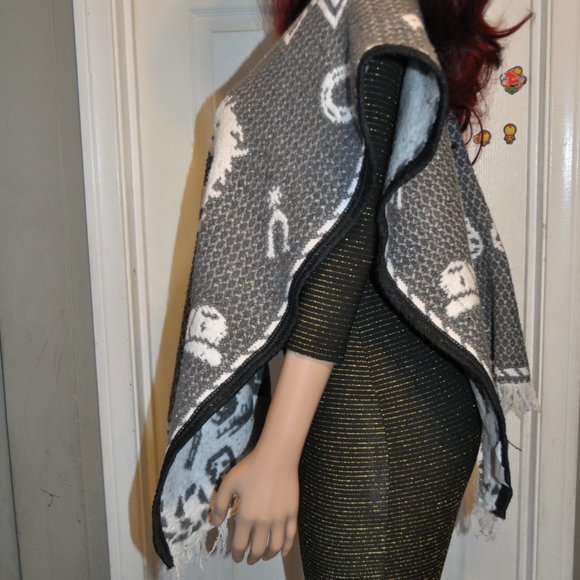 Poncho Mexican traditional Clothing Heavy Blanket horses design - Picture 3 of 4